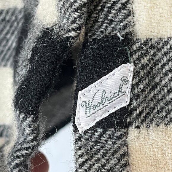Woolrich Checkered Black & White Button Down Flannel Size Medium - Picture 5 of 8